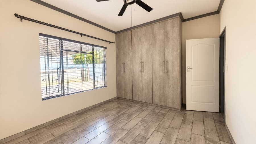 6 Bedroom Property for Sale in Flamwood North West
